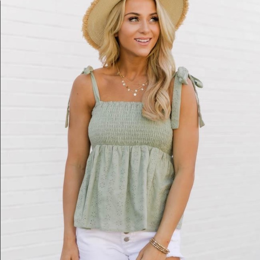 • Pink Lily lace tank •
